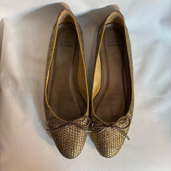 STUART WEITZMAN Sz 9 Textured Gold Toned Ballet Flats Almond Toe Bow Detail - Picture 3 of 10